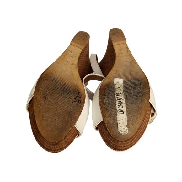 GUESS WHITE FLOWER WEDGE SANDAL SZ.7 GUC. - Picture 5 of 6